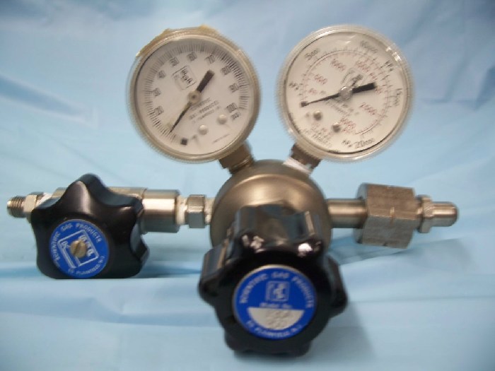 Scientific gas products dual stage regulator 