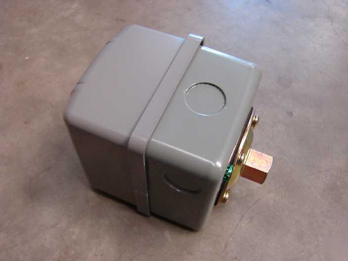 Square d 9013GHG2J63 pressure switch 40-200 psig