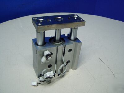Smc pneumatic guide cylinder m/n: MGPM50-75 - used