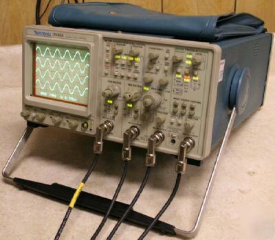 Tektronix 2445A 150MHZ 4 chan oscilloscope w/probe nice