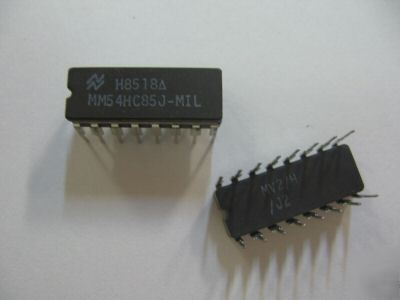4PCS p/n MM54HC85JMIL ; ceramic integrated circuit