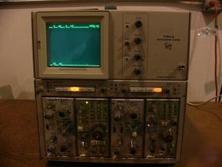 Tektronix 7704A oscilloscope system with 4 plug-ins