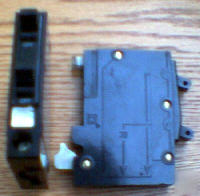 Square d QOT3020 tandem 30 / 20 amp qot circuit breaker