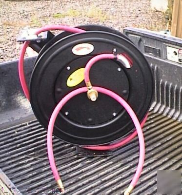 New 50' industrial 3/8 npt air hose on steel reel 
