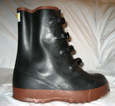 New pair of aramsco or rainfair black work boot size 8