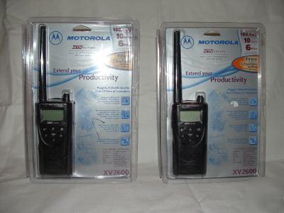 Like new motorola XV2600 radios(2) w/drop chargers
