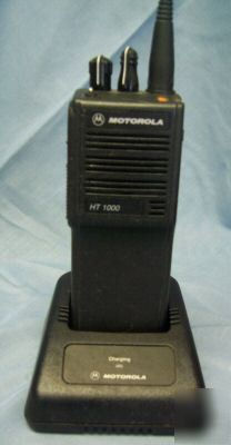 Motorola HT1000 uhf 16 ch 4 w radio xlnt with charger