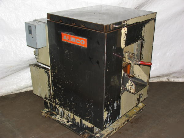 Almco 2.5 cubic foot vibratory finishing machine