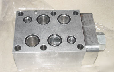 New sun hydraulics manifold block in box