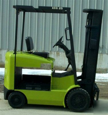 Clark ECG25 electric forklift