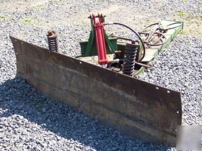 John deere 855 tractor w/5FT snow blade & 60