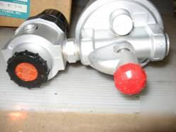 New 2 watts 1/2 regulator and lubricator w/0-60 gauge