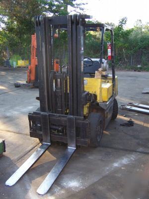 Tcm FG25N2 forklift 3,700LB capacity good condition