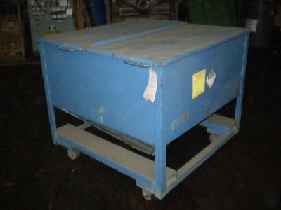 Dumpster or tote for sludge or solids