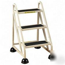New cramer 3 step ladder 21-1/2