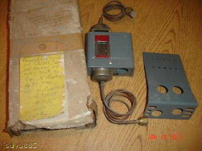 Penn P74BA-1 pressure difference control switch; *A12