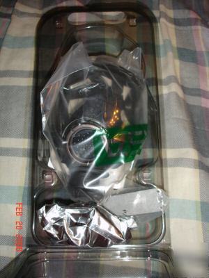 Msa millennium gas mask size-medium