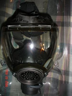 Msa millennium gas mask size-medium