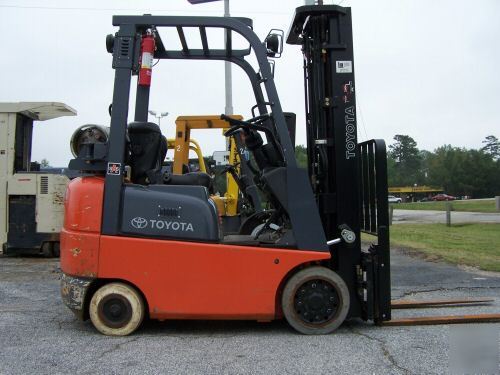 Toyota 3,000 lb capacity forklift truck