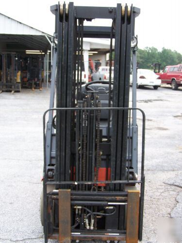 Toyota 3,000 lb capacity forklift truck