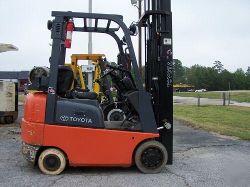 Toyota 3,000 lb capacity forklift truck