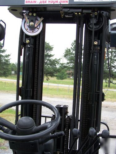 Toyota 3,000 lb capacity forklift truck