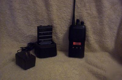 Vx-180U handheld 16 channel uhf 