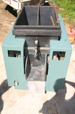 Hutson 7.6 cu/ft vibratory deburrer finisher tumbler 