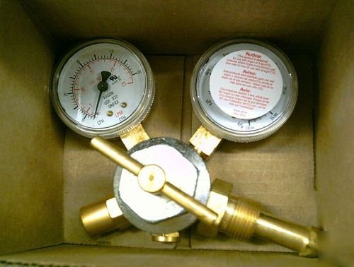 New in box smith pressure regulator pn: 209123