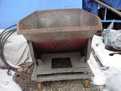 Galbreath self dumping hopper tip cart 1 yd rolling