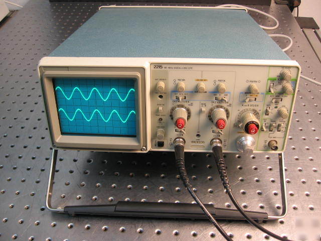 G37319 tektronix 2215 60MHZ oscilloscope