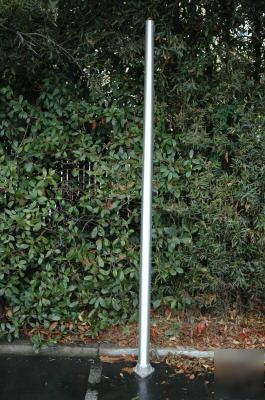 10 ft. aluminum light poles w/anchor bolts w/o fixtures