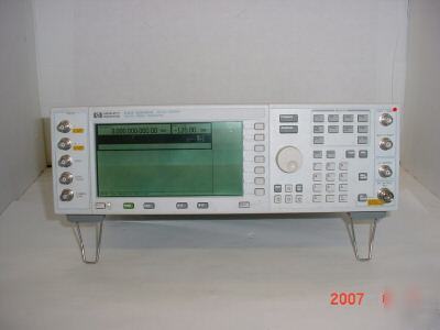 Hp/agilent E4432A (esg D3000A) signal generator w/opts