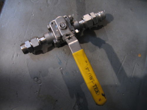 Flow tek sanitary valve with compression *used*