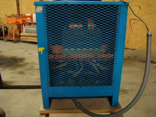 C + d 12 volt 900 amp hr. forklift battery charger