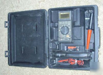 Fluke 27 fm handheld multimeter w/80K-6 probe & leads