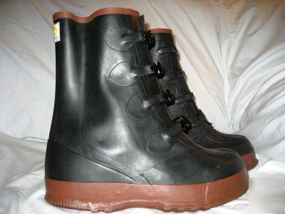 New pair of aramsco or rainfair black work boot size 8