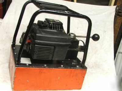 Spx power team portable gas powered hydraulic pump