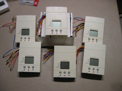 6 psg controls / accustat digital thermostat 5-10251B 