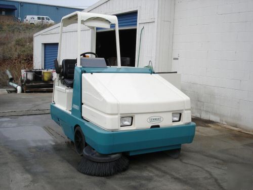 2003 tennant 6550 ride-on sweeper gas / clean -reduced 