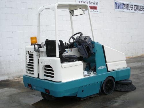 2003 tennant 6550 ride-on sweeper gas / clean -reduced 