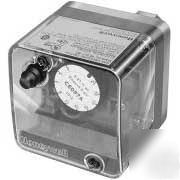 New honeywell gas pressure switch C6097B 1/4