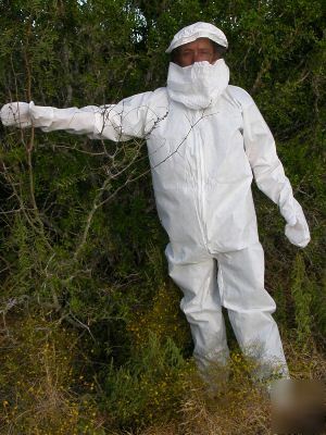 Emergency bee protection suit with veil and gloves