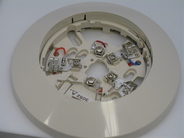 System sensor B402B fire alarm detector base