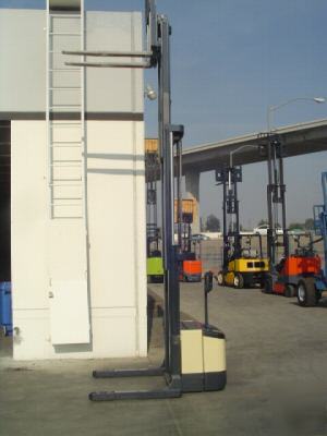 Crown electric walkie stacker lift year 2001