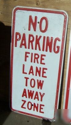 Standard no parking-tow away metal parking lot sign 