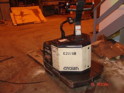 Crown model PE3000 end control pallet truck