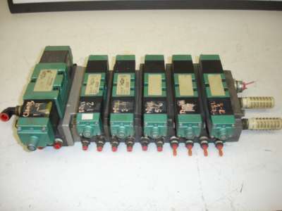 Numatics pneumatic solenoid valve w/ manifold 228-717C