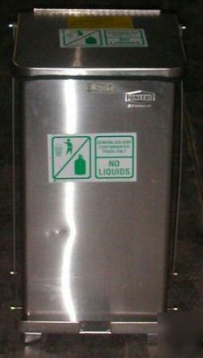 United receptacle defender 12 gallon trash can