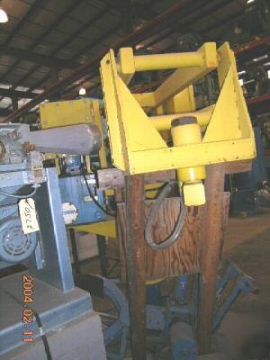 Strong arm hydraulic drum manipulator 1042